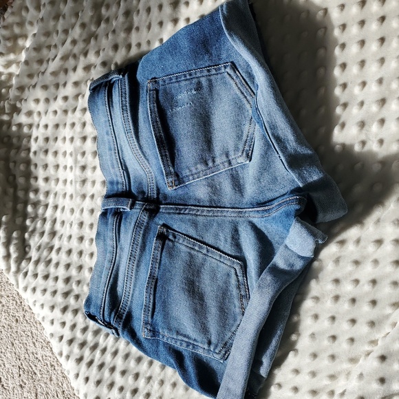 Celebrity Pink Re Generation Distressed Mindful Denim Mom Shorts 1/25 - Picture 9 of 12